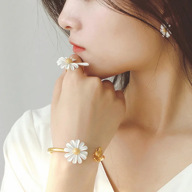 Korean Style Cute Small Daisy Flower Stud Earrings for Women Girls Sweet Statement Asymmetrical Earring Party Jewelry Gifts