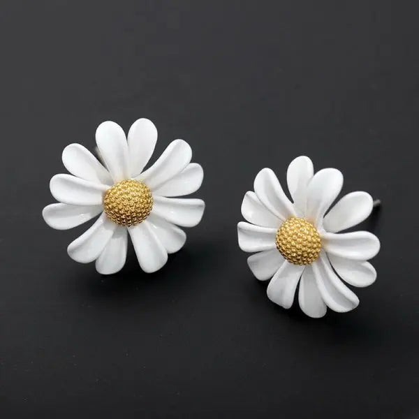 Korean Style Cute Small Daisy Flower Stud Earrings for Women Girls Sweet Statement Asymmetrical Earring Party Jewelry Gifts