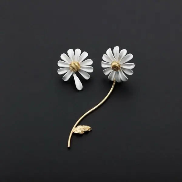 Korean Style Cute Small Daisy Flower Stud Earrings for Women Girls Sweet Statement Asymmetrical Earring Party Jewelry Gifts