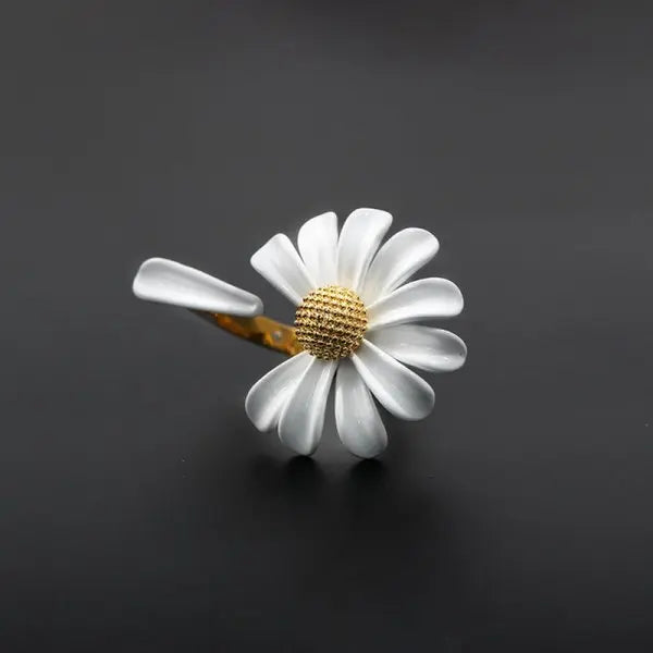 Korean Style Cute Small Daisy Flower Stud Earrings for Women Girls Sweet Statement Asymmetrical Earring Party Jewelry Gifts
