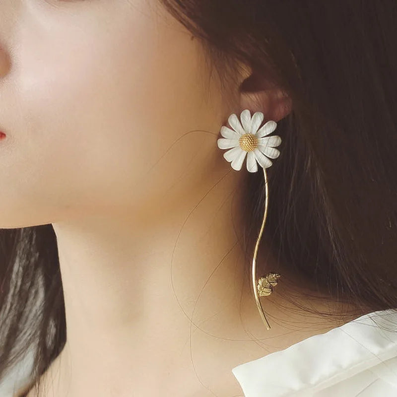 Korean Style Cute Small Daisy Flower Stud Earrings for Women Girls Sweet Statement Asymmetrical Earring Party Jewelry Gifts