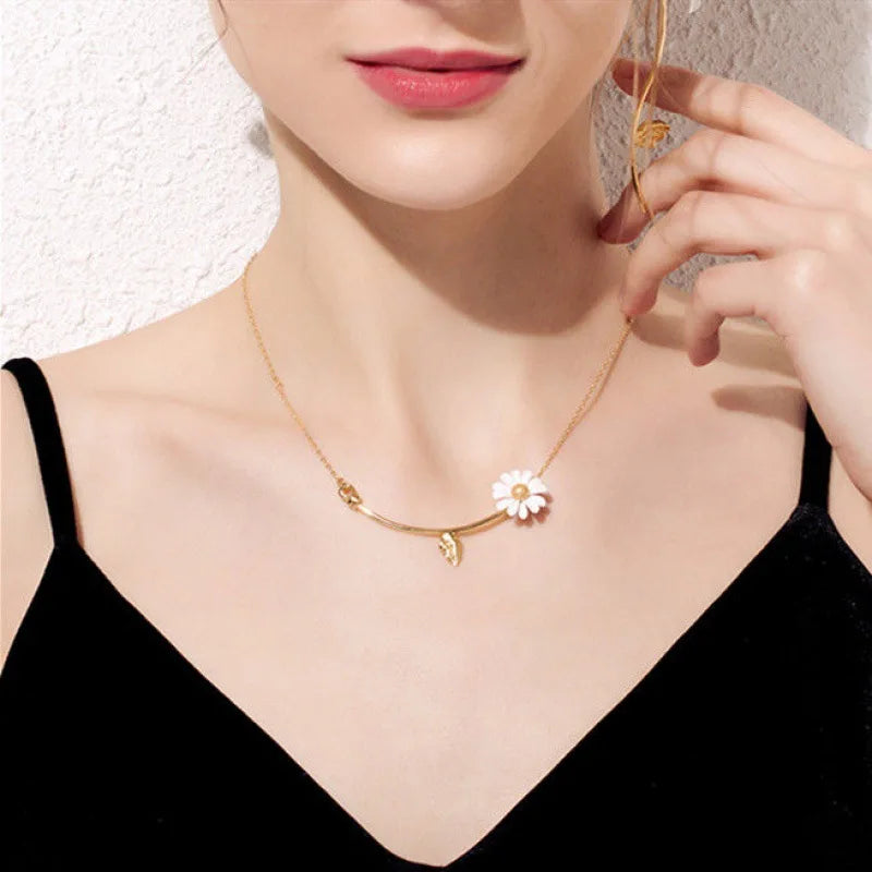 Korean Style Cute Small Daisy Flower Stud Earrings for Women Girls Sweet Statement Asymmetrical Earring Party Jewelry Gifts