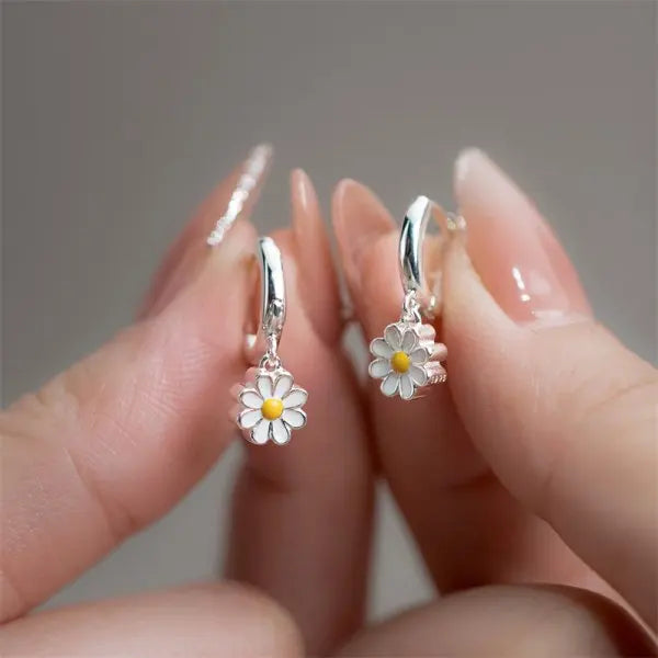 Korean Style Cute Small Daisy Flower Stud Earrings for Women Girls Sweet Statement Asymmetrical Earring Party Jewelry Gifts
