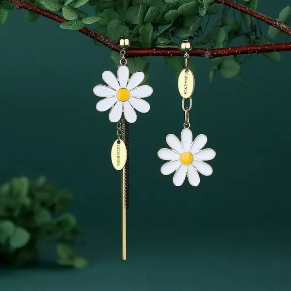Korean Style Cute Small Daisy Flower Stud Earrings for Women Girls Sweet Statement Asymmetrical Earring Party Jewelry Gifts